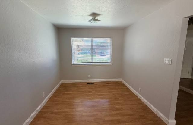 Concord Beautiful 4 bedroom 2.5 bath home 1928 sq ft walk to Clayton Valley High School! Gallery 4