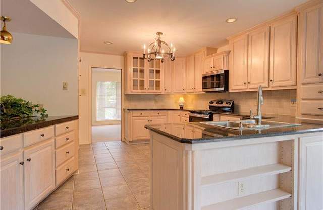 9919 Lakedale Drive Gallery 4