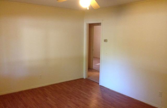 2 Bedroom 1 bath Duplex - 112 Calhoun Street, Clemson, SC 29631