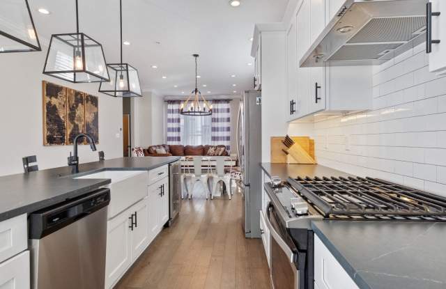 Luxury 3-Bedroom, 4-Bathroom House in Southside! photos photos