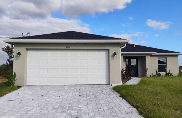 1711 NW 7th Ave - 1711 Northwest 7th Avenue, Cape Coral, FL 33993