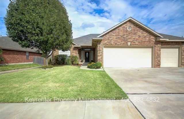 Beautiful 3 Bedroom / 2 Bathroom home in Moore School District! photos photos