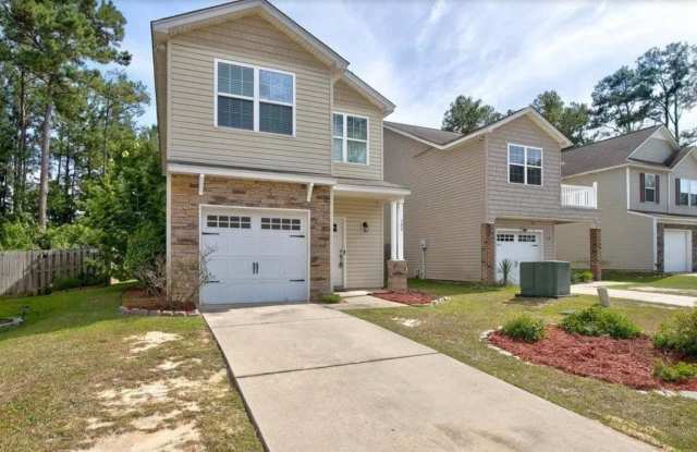 Spacious 3-Bed, 2.5-Bath Home with Private Backyard – Close to Fort Jackson & Major Highways! Gallery 3