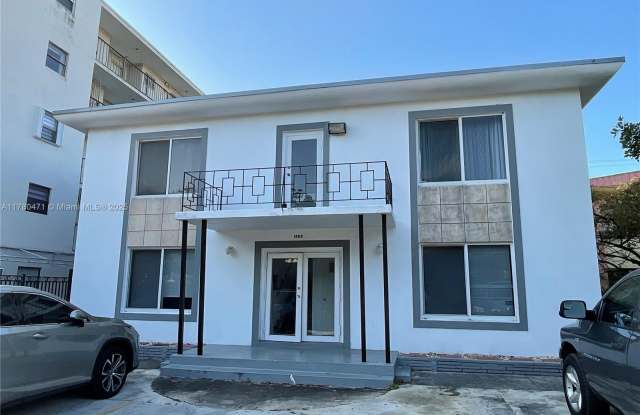 1000 Biarritz Dr photos photos