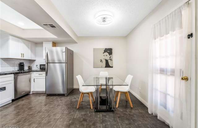 5576 W Rochelle Avenue Gallery 2