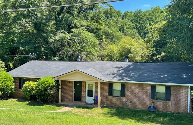 2 Bedroom/ 1.5 Bathroom Duplex on Old Epps Bridge Rd! Available early June! photos photos