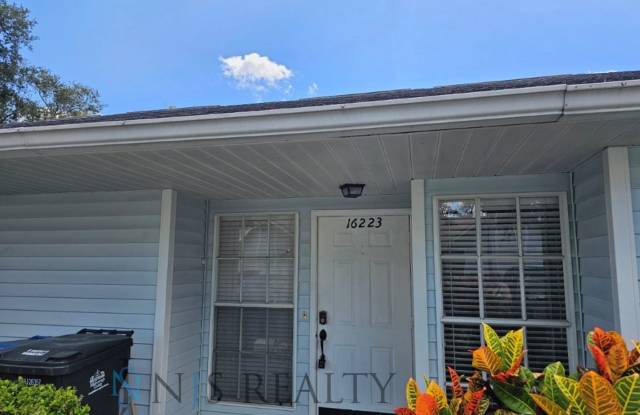 LOCATION LOCATION! 2/2 1234 Sq. Ft. with HUGE living room, community pool, indoor laundry and giant screen porch!! photos photos