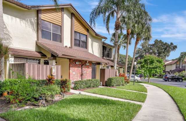 4615 Carambola Cir S Gallery 2