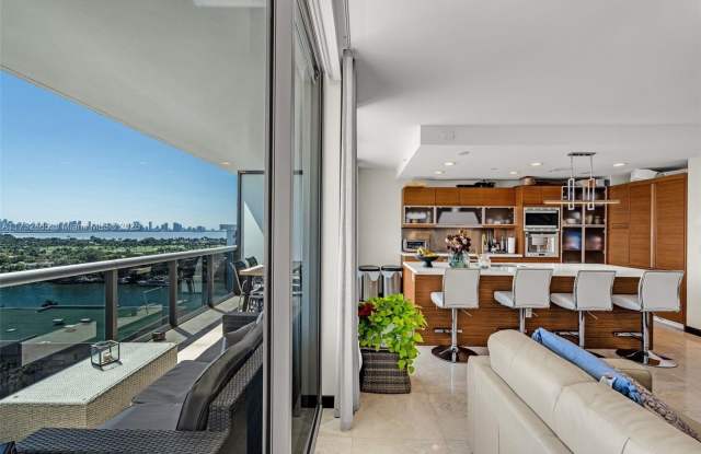 5875 Collins Ave photos photos