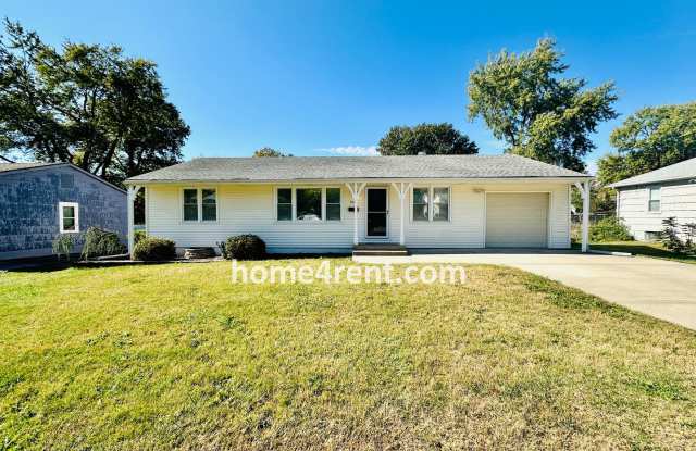 Beautifully Updated Home in Prime Overland Park Location w/ Wood Floors, Fenced Yard and a Finished Basement! - 8606 Riggs Street, Overland Park, KS 66212