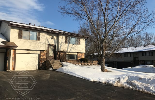 4794 Avon Street - 4794 Avon Street, Shoreview, MN 55126