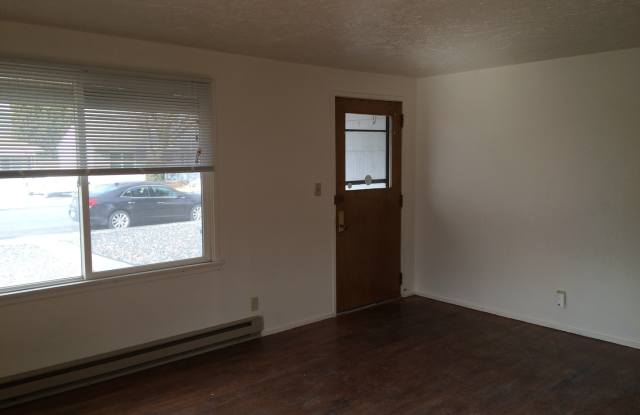 Home in The Heart of Ephrata! Gallery 4