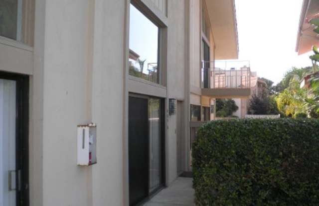Live the East Beach Lifestyle – Townhome with Pool Access Gallery 4