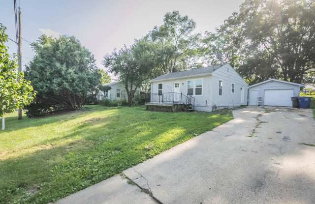 Wonderful 2 bedroom home with garage photos photos