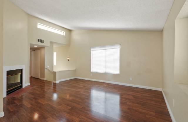 Stunning Townhome-Style Living in Meadow Wood Village- 2 bedroom 2 bath Gallery 4
