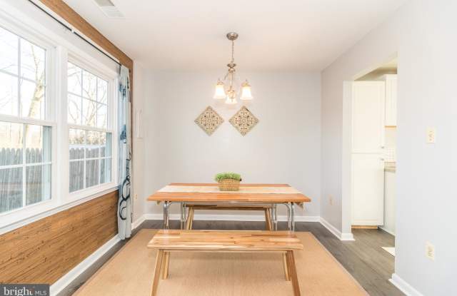 12323 WOODLAWN COURT Gallery 3