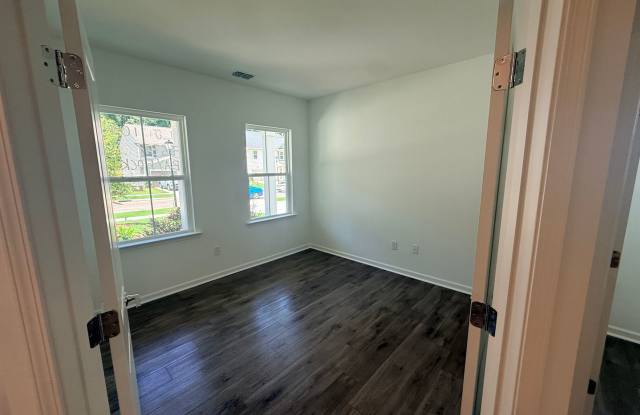 Brand New Single family home in a Cul-de-sac Gallery 3