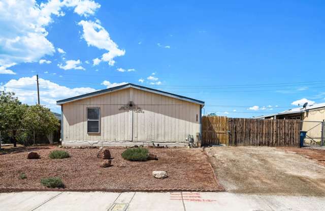 Fresh & Modern 3-Bedroom Home with Huge Backyard! Gallery 1