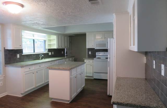1306 Sand Stone Dr Gallery 4