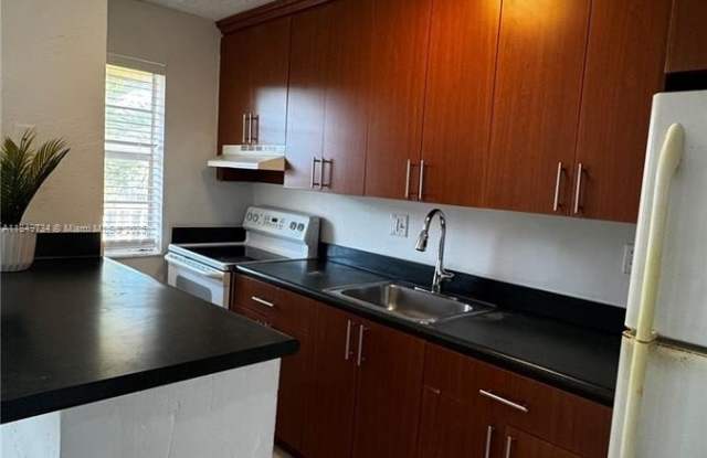4081 N Dixie Hwy photos photos