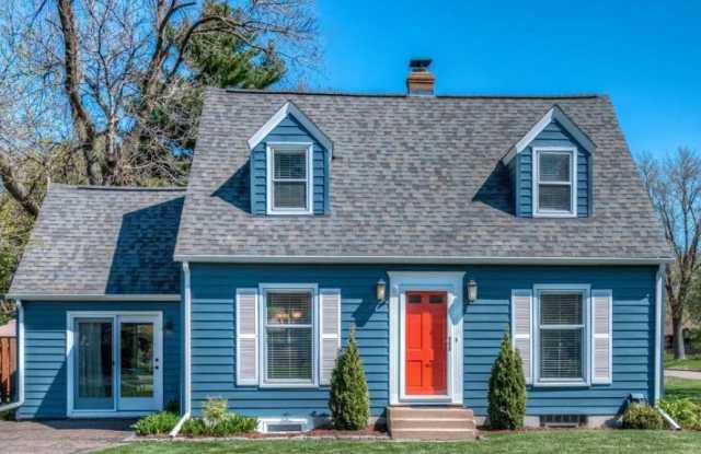 747 Lovell Avenue West photos photos