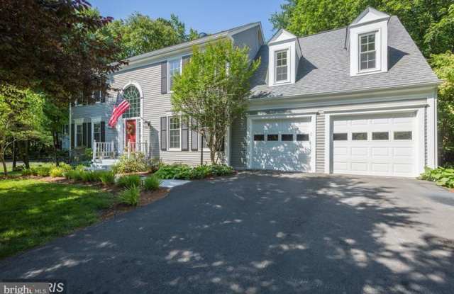 13002 Montpelier Ct - 13002 Montpelier Court, Lake Ridge, VA 22192