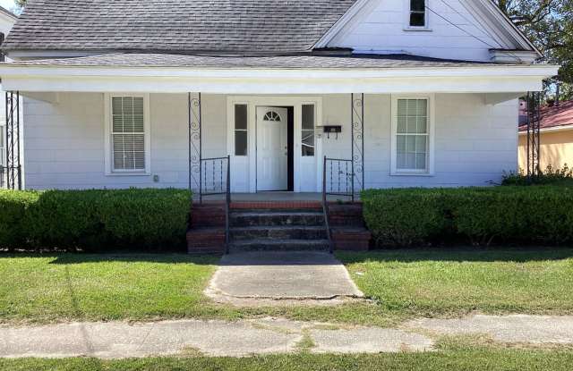 Three bedroom one and a half bath Gallery 1