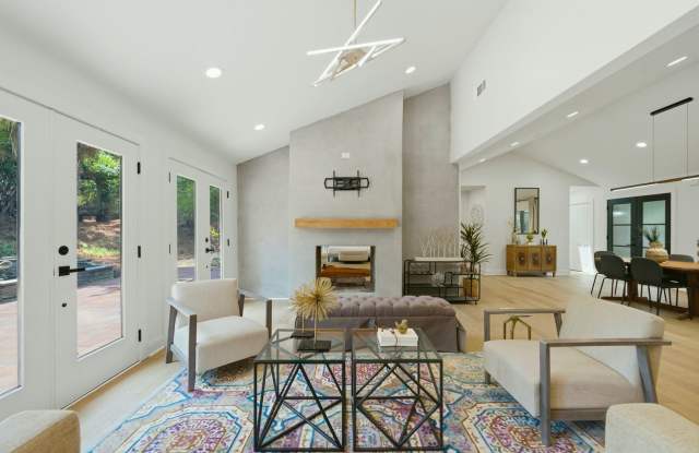 Spacious 5BR/5.5BA Roswell Home with Pool. Utilities Included, 1-Month Minimum Gallery 4