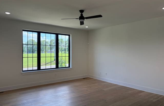 Gorgeous Brick 3 bed/3 bath Rental Available! Gallery 4