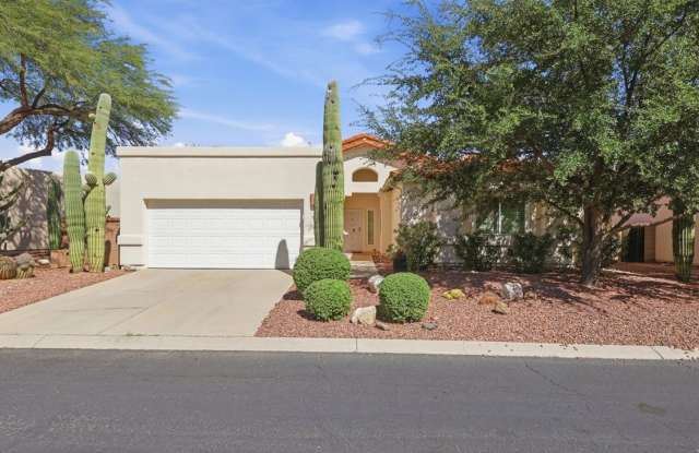 Spacious Oro Valley Home with Flex Room, Arizona Room & Enclosed Backyard Gallery 1