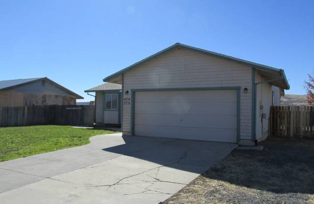 THREE BEDROOM HOME IN LEAVITT LAKE FOR RENT Gallery 1