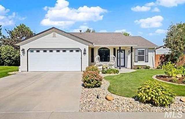 Adorable 3 bed 2 bath home in Middleton, just off Middleton Rd and HWY 44. - 784 Johnson Drive, Middleton, ID 83644