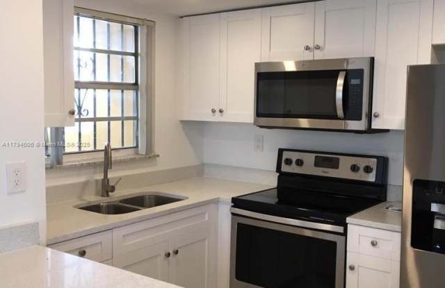 8897 Fontainebleau Blvd photos photos
