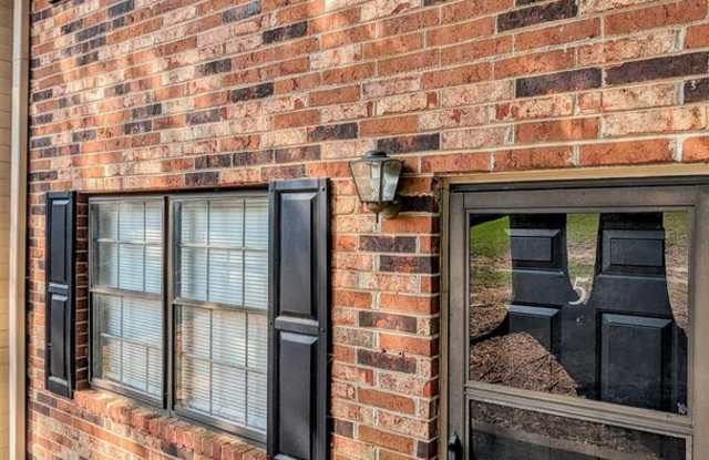 Awesome location! 2/1 Condo near Riverside in Gainesville Gallery 3