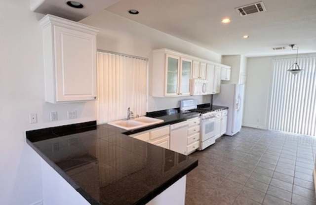 Nice 2 bedroom home w/loft in Silverado Ranch $1,800/mo Gallery 3