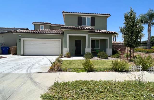 Beautiful home in City of the Hills Gallery 1