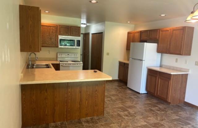 4632-4634 Ridge Court - 4632 Gallery 4