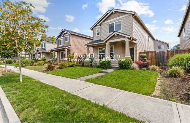 Charming Three Bedroom Home in Tigard - Right Next to Bridgeport! photos photos