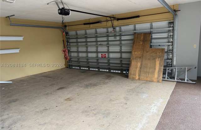 19233 E Lake Dr Gallery 2