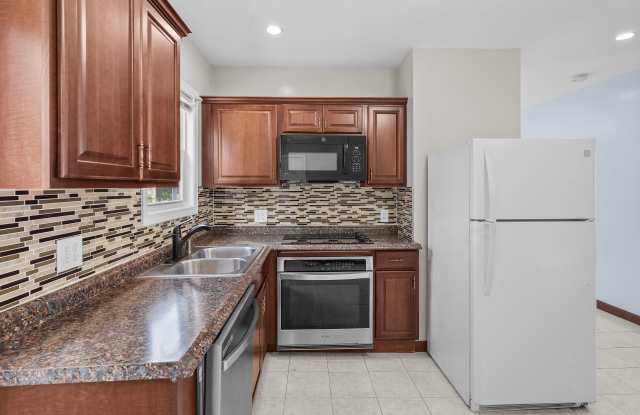 44 Pine St - 44 Pine Street, Pawtucket, RI 02860