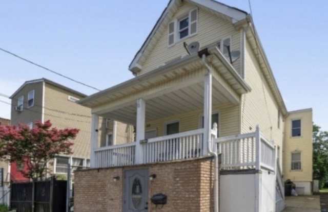 70 Welland Ave photos photos