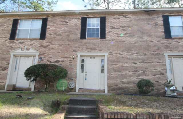 1305 Foxborough Dr - 1305 Foxborough Drive, Ferry Pass, FL 32514
