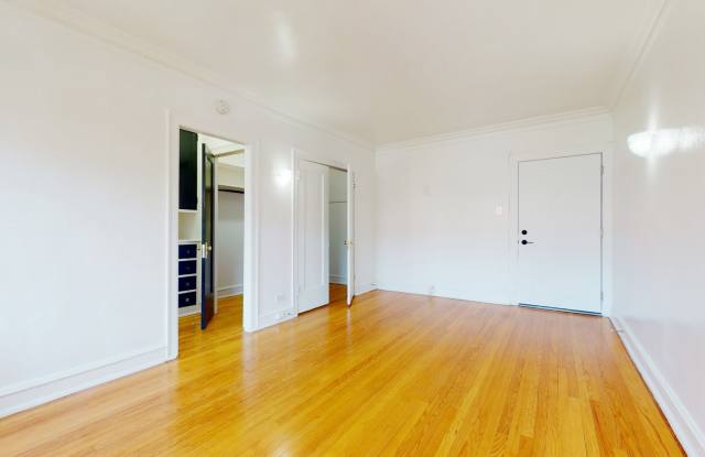 5501 S. Cornell Gallery 4