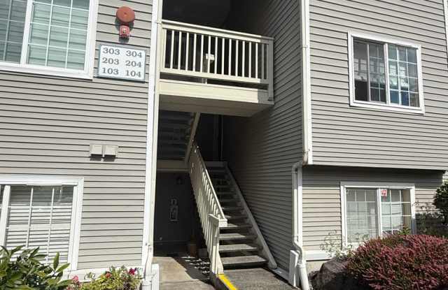 Kent Lake Meridian area 3 bed 2 bath condo for rent- $1000 off first months rent Special!!! photos photos