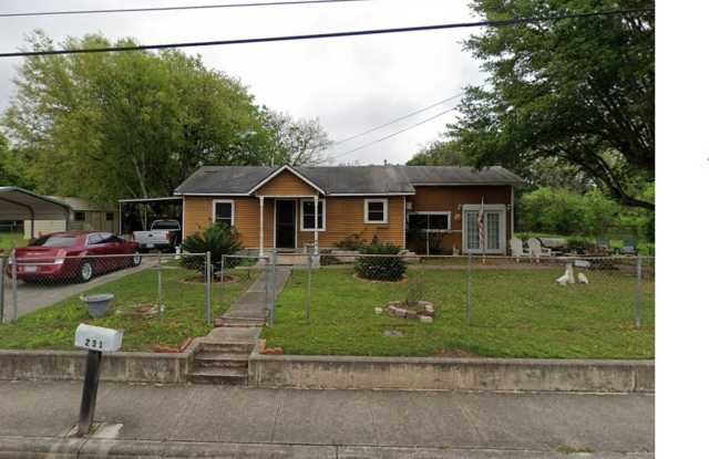 Spacious Home Near Downtown Gallery 3