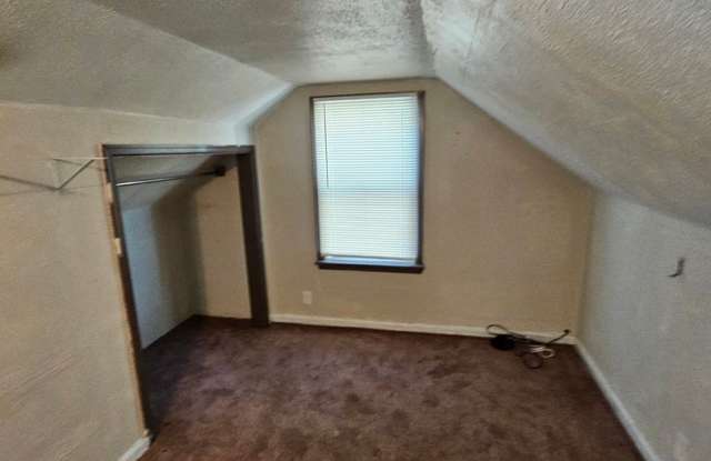 4 Bed 1 Bath Gallery 3