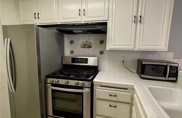 700 W La Veta Ave Unit O13 - 700 West La Veta Avenue, Orange, CA 92868