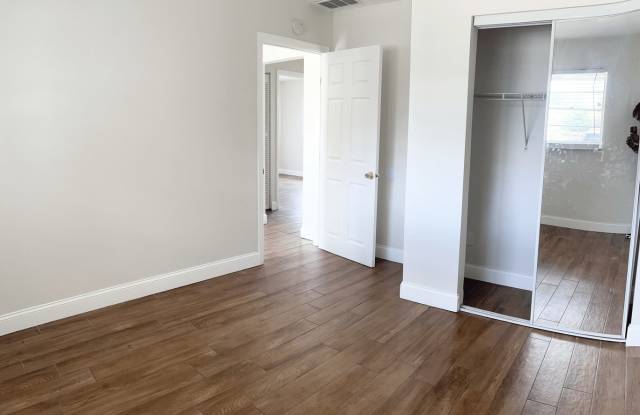 NEWLY RENOVATED SINGLE LEVEL 3 BEDROOM UNITS ON A QUIET STREET Gallery 4