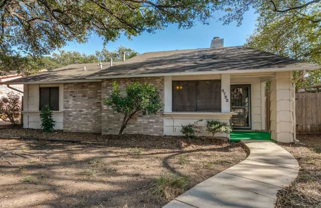 2-BEDROOM HOME IN LARKSPUR WITH SWIMMING POOL!! - 5722 Larkdale Drive, San Antonio, TX 78233