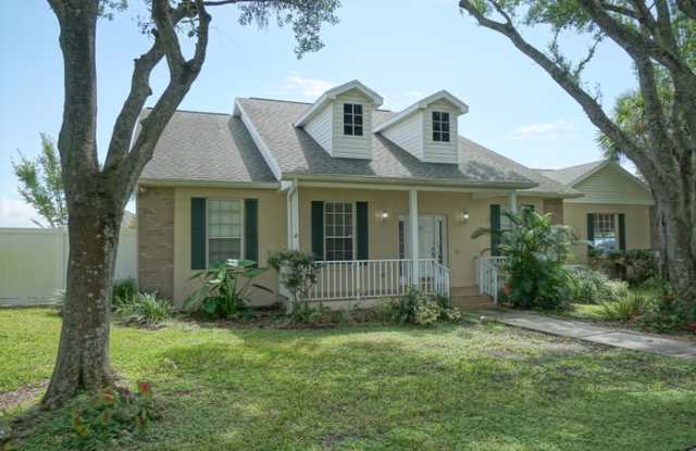 8425 Riverview Dr - 8425 Riverview Drive, Gibsonton, FL 33578